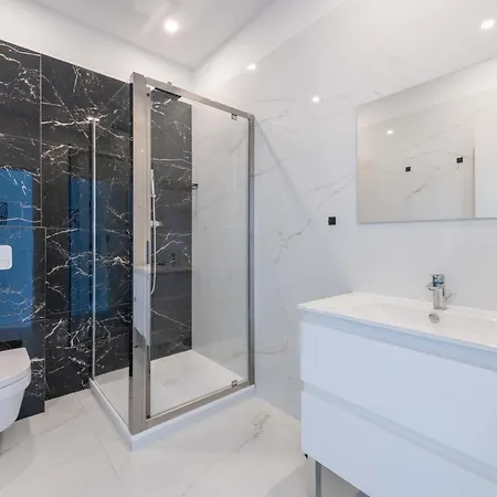 3-br Floor South-facing Balcony Apartment Cannes