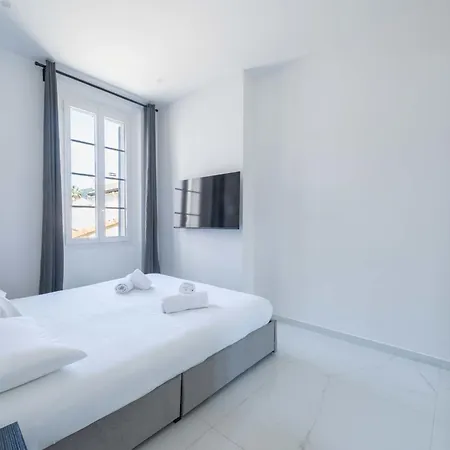 3-br Floor South-facing Balcony Apartament Cannes